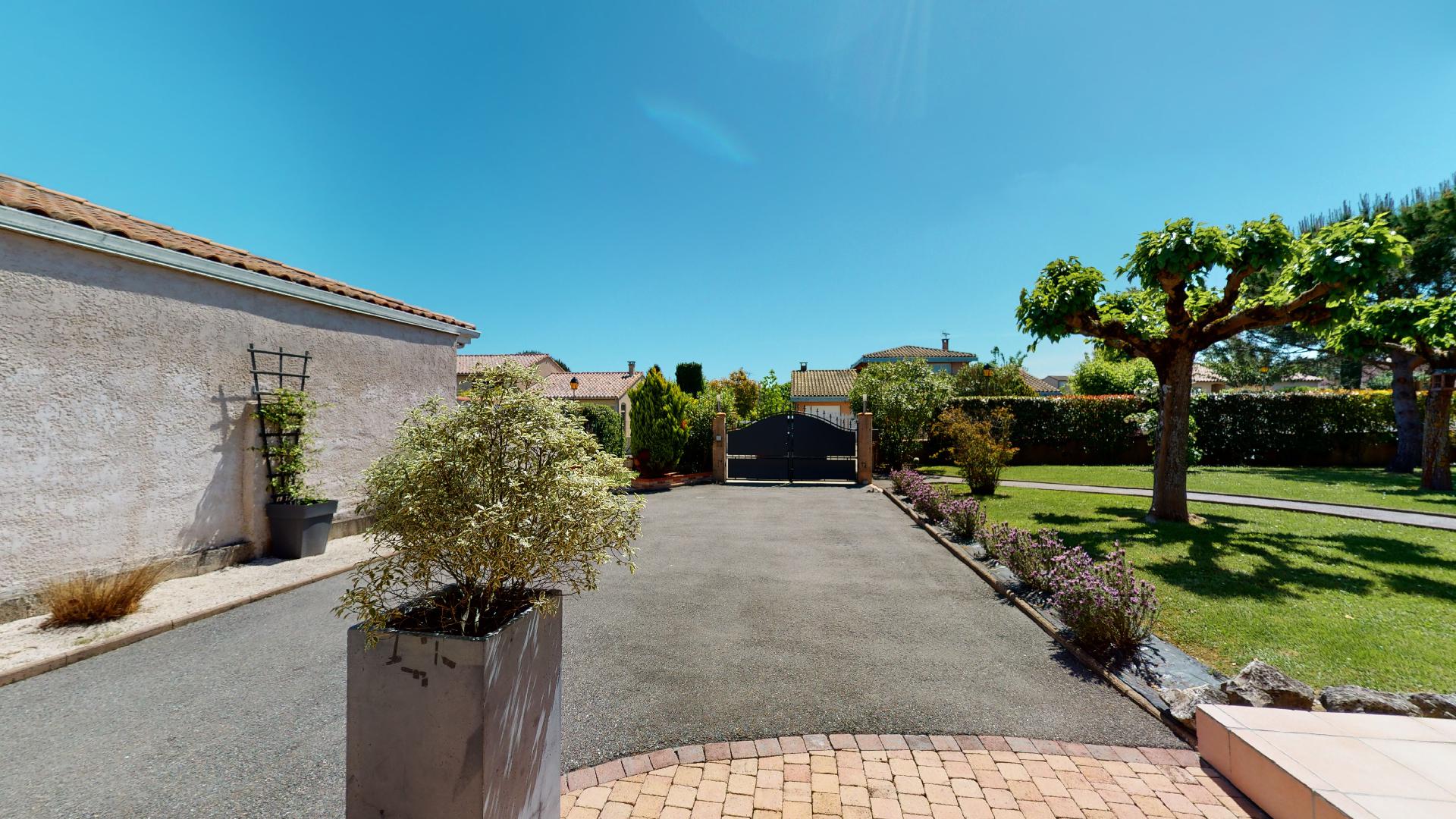 Le-Soleil-de-St-Loup-Cammas-31-urbanhouse360