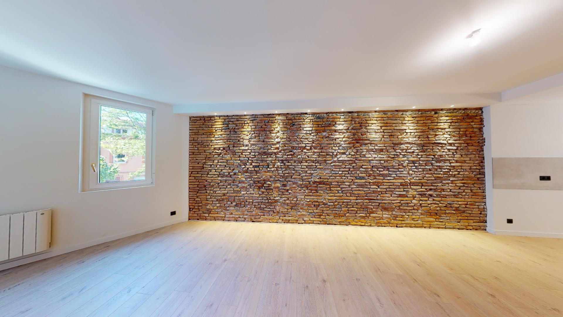 Moderne-Ancien-T2-Balcon-et-Cabanon-a-Patte-dOie-Urbanhouse360