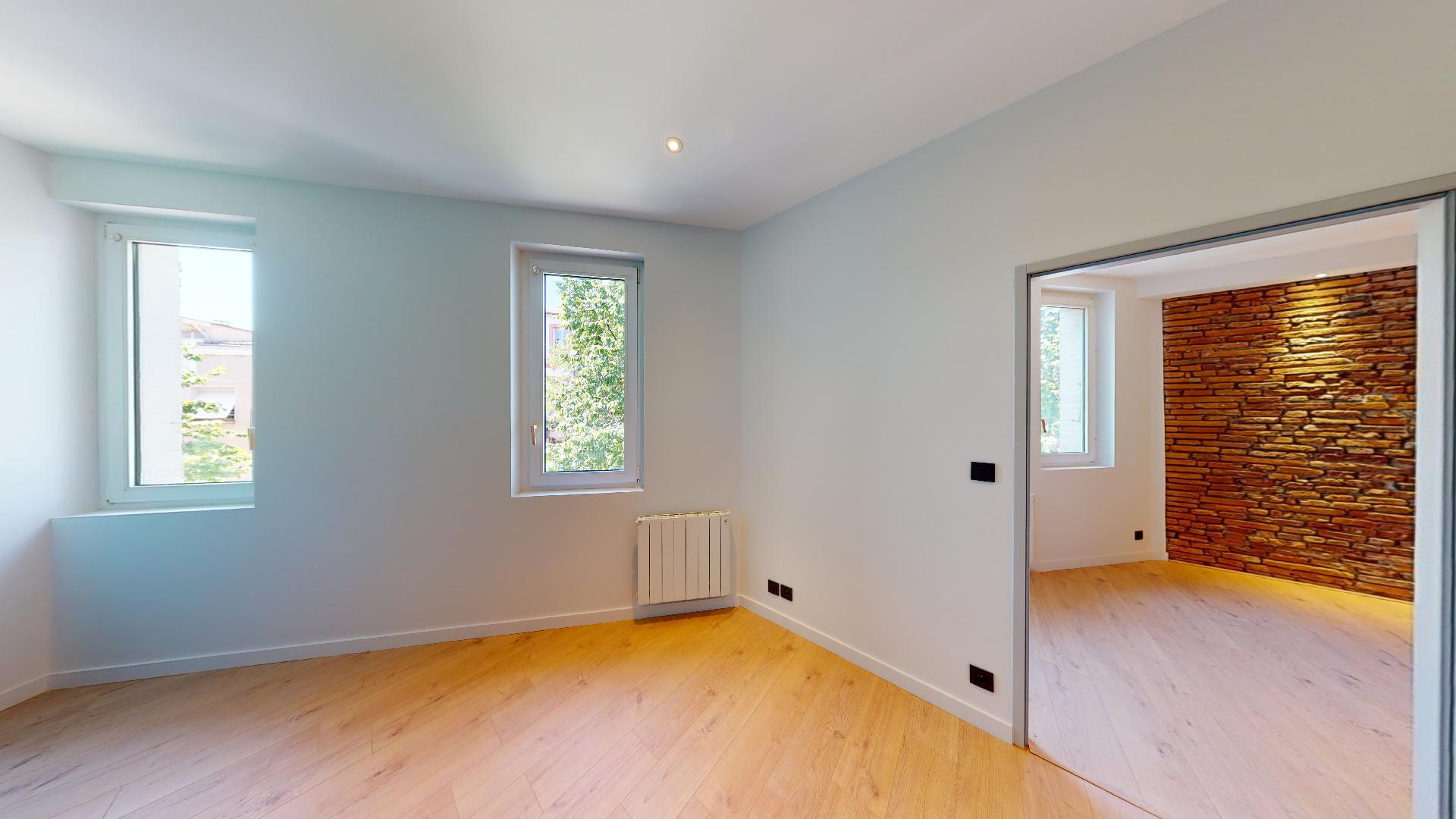 Charme-du-moderne-et-ancien-T3-a-Patte-dOie-Urbanhouse360