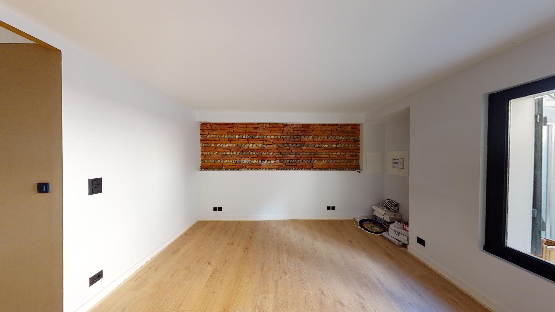 Contemporain-Charme-de-lancien-T1-ESPRIT-PATIO-UrbanHouse360