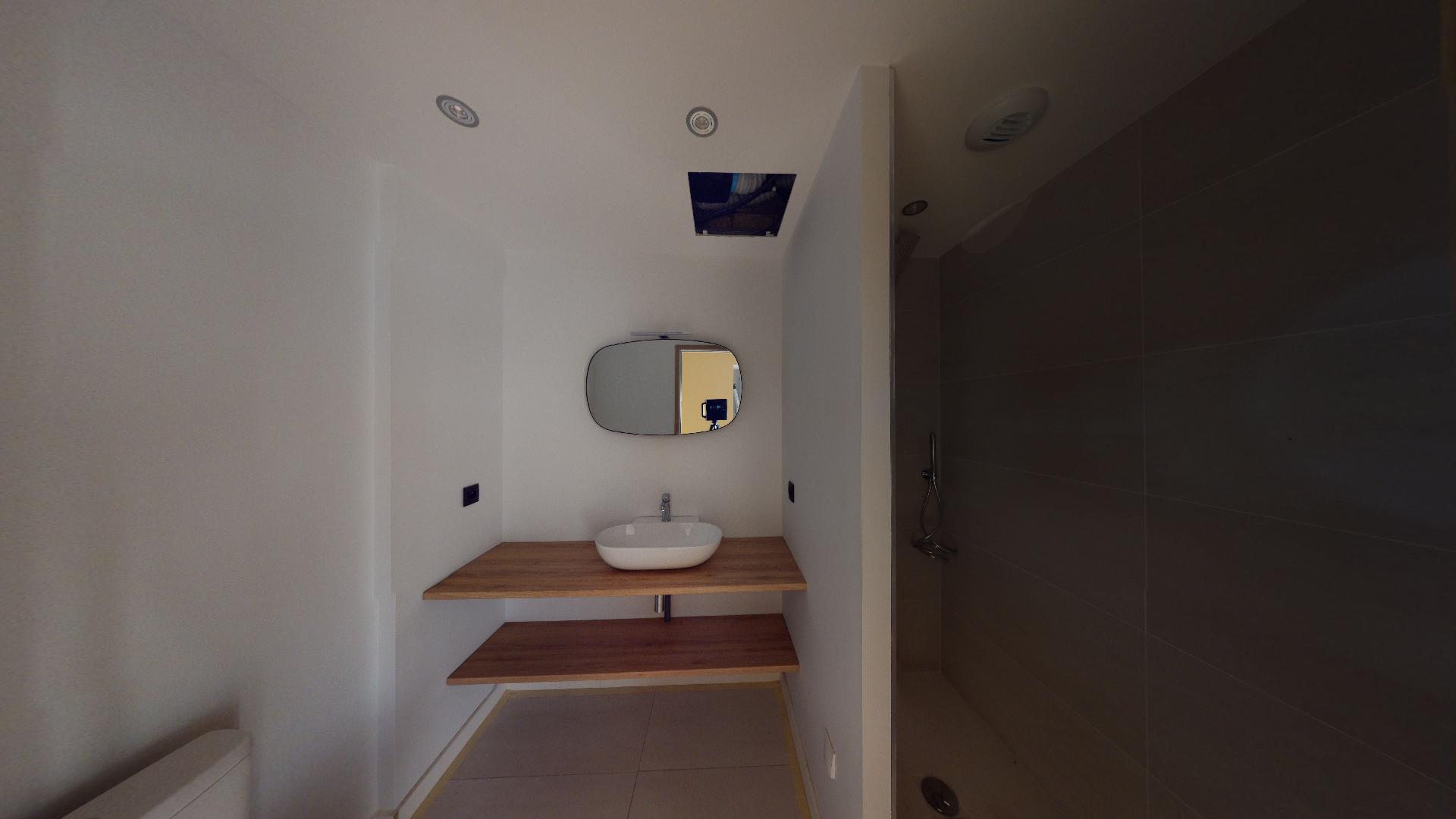 Contemporain-Charme-de-lancien-T1-ESPRIT-PATIO-UrbanHouse360