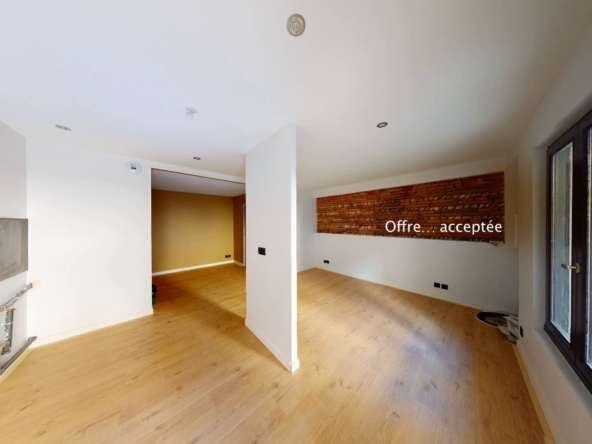 Contemporain-Charme-de-lancien-T1-ESPRIT-PATIO-UrbanHouse360