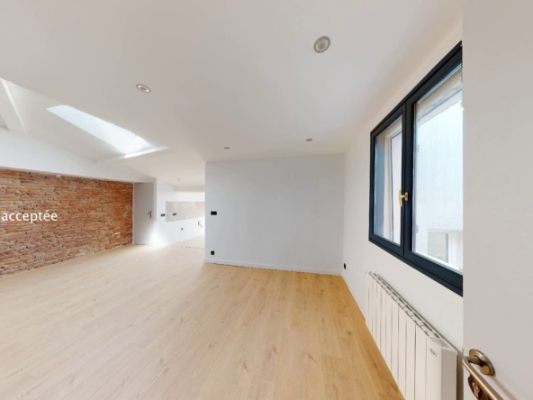 Contemporain-et-Charme-de-lancien-T2-ART-GEOMETRIE-Urbanhouse360