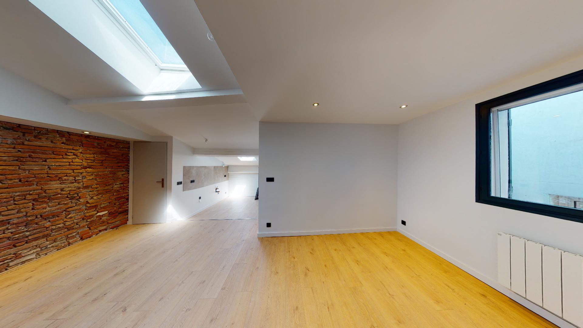 Contemporain-et-Charme-de-lancien-T2-ART-GEOMETRIE-Urbanhouse360