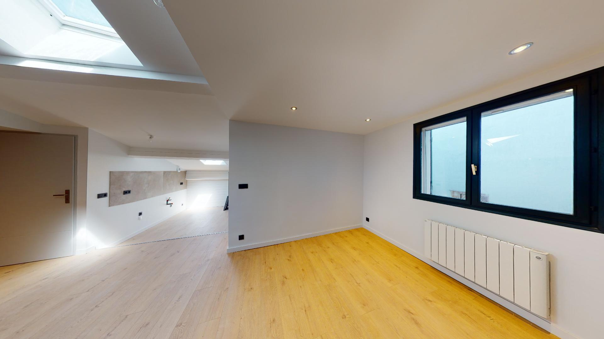 Contemporain-et-Charme-de-lancien-T2-ART-GEOMETRIE-Urbanhouse360