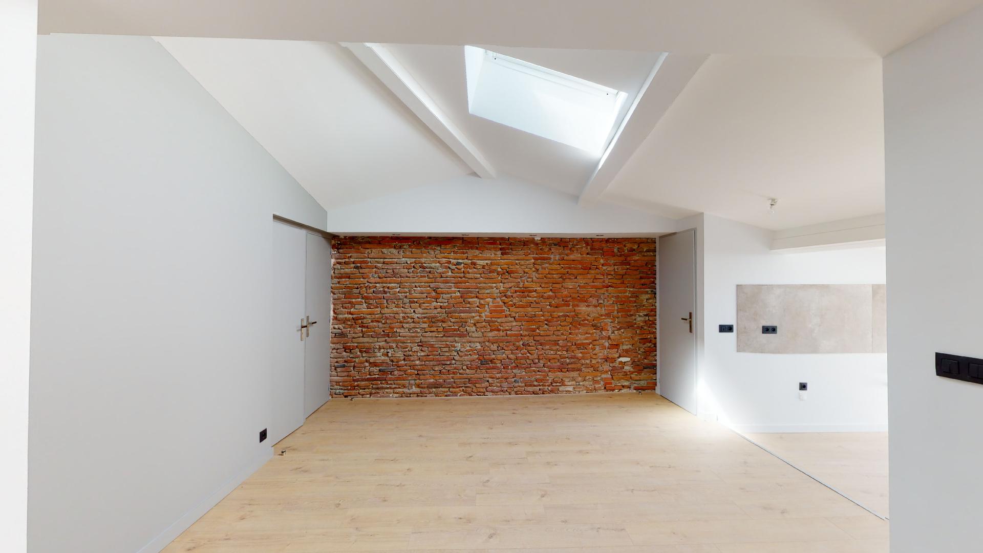 Contemporain-et-Charme-de-lancien-T2-ART-GEOMETRIE-Urbanhouse360