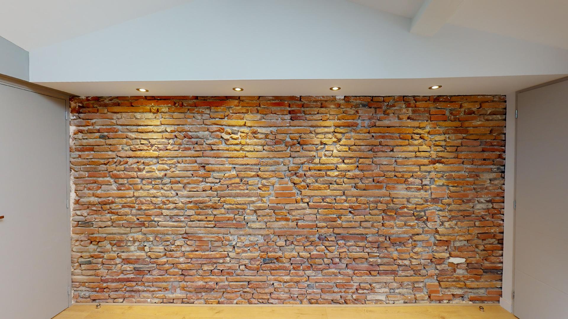 Contemporain-et-Charme-de-lancien-T2-ART-GEOMETRIE-Urbanhouse360