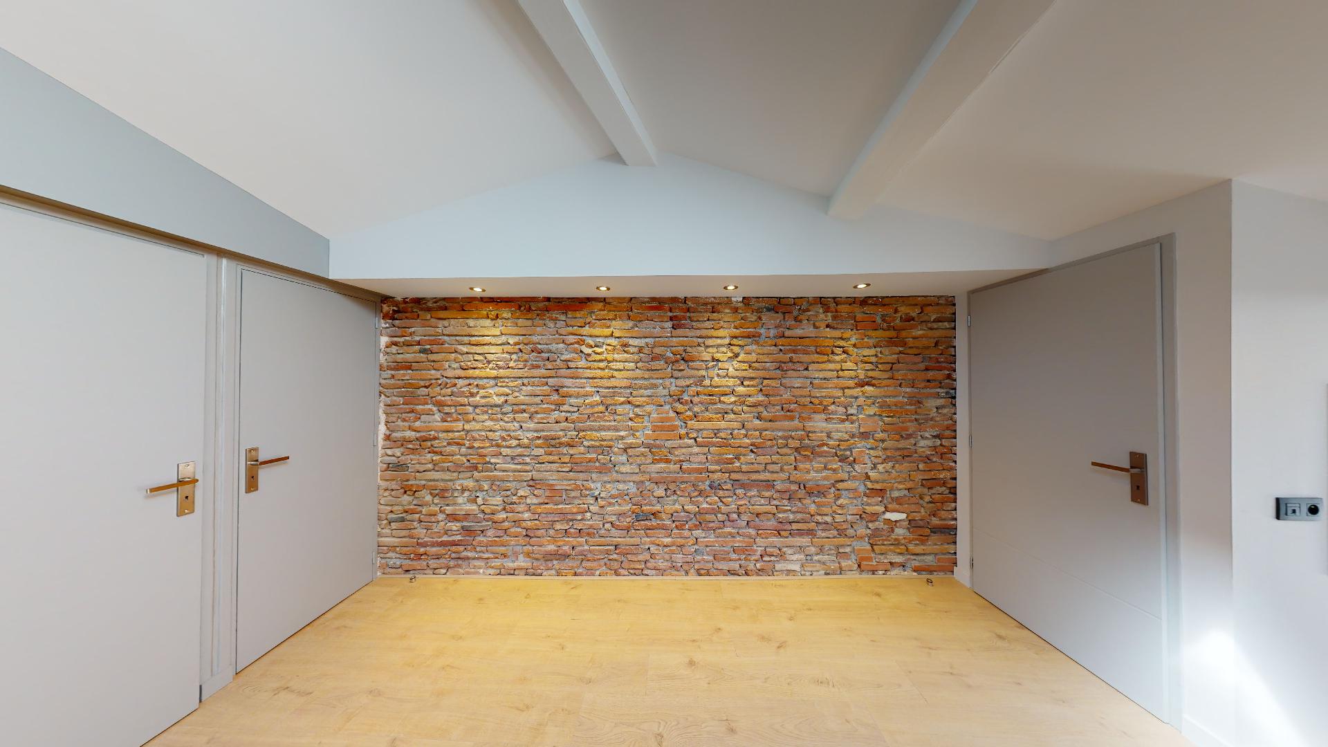 Contemporain-et-Charme-de-lancien-T2-ART-GEOMETRIE-Urbanhouse360