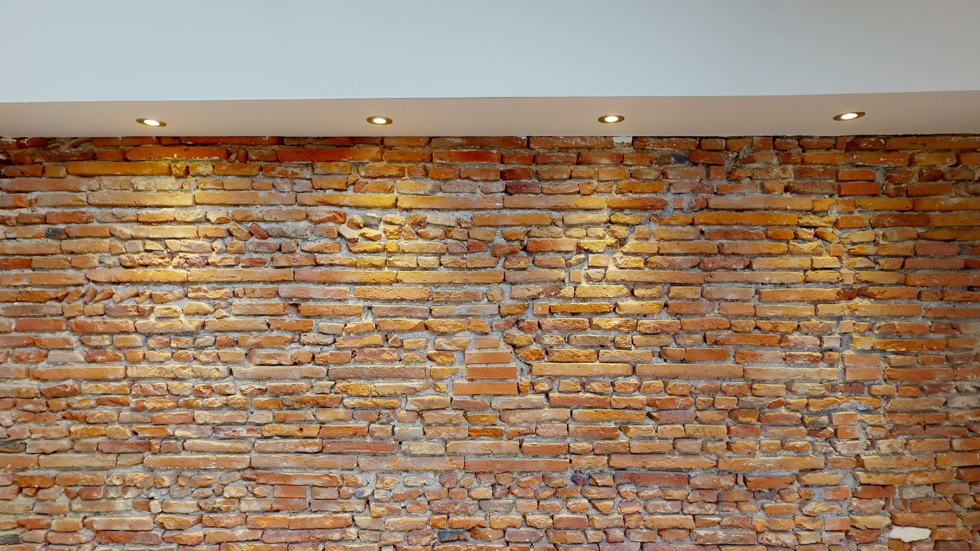 Contemporain-et-Charme-de-lancien-T2-ART-GEOMETRIE-Urbanhouse360