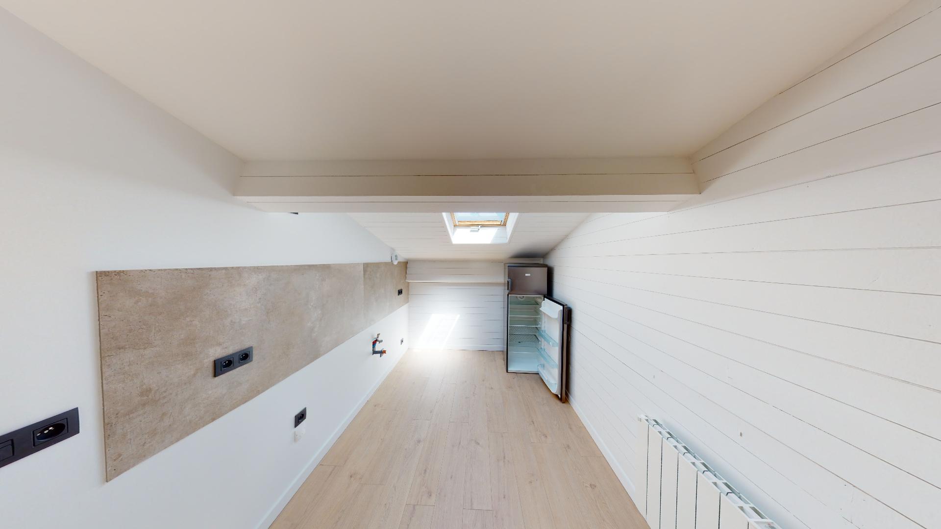 Contemporain-et-Charme-de-lancien-T2-ART-GEOMETRIE-Urbanhouse360