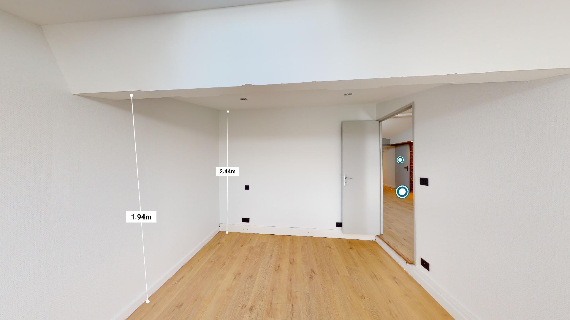 Contemporain-et-Charme-de-lancien-T2-ART-GEOMETRIE-Urbanhouse360