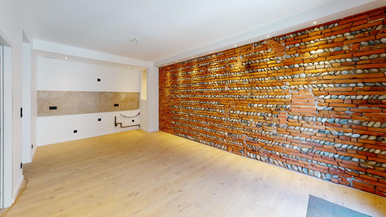 Moderne-Ancien-T2-Balcon-et-Cabanon-a-Patte-dOie-Urbanhouse360