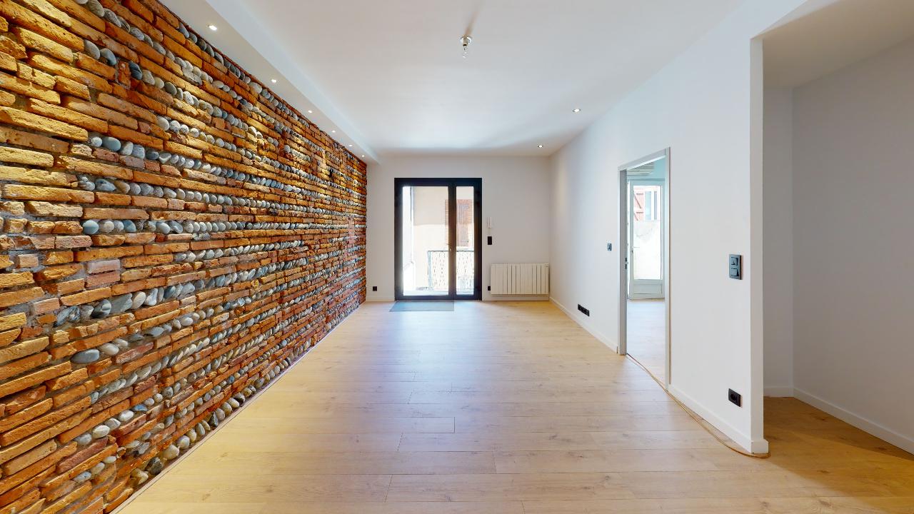 Moderne-Ancien-T2-Balcon-et-Cabanon-a-Patte-dOie-Urbanhouse360