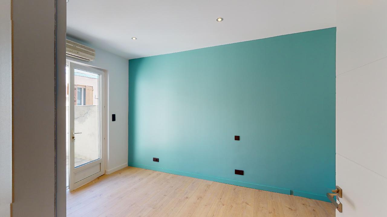 Moderne-Ancien-T2-Balcon-et-Cabanon-a-Patte-dOie-Urbanhouse360