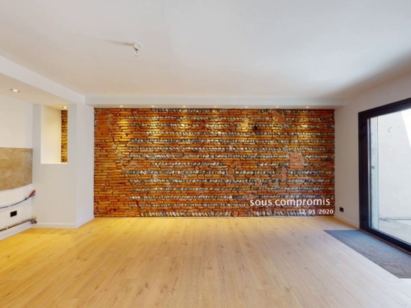 Moderne-Ancien-T2-Balcon-et-Cabanon-a-Patte-dOie-Urbanhouse360