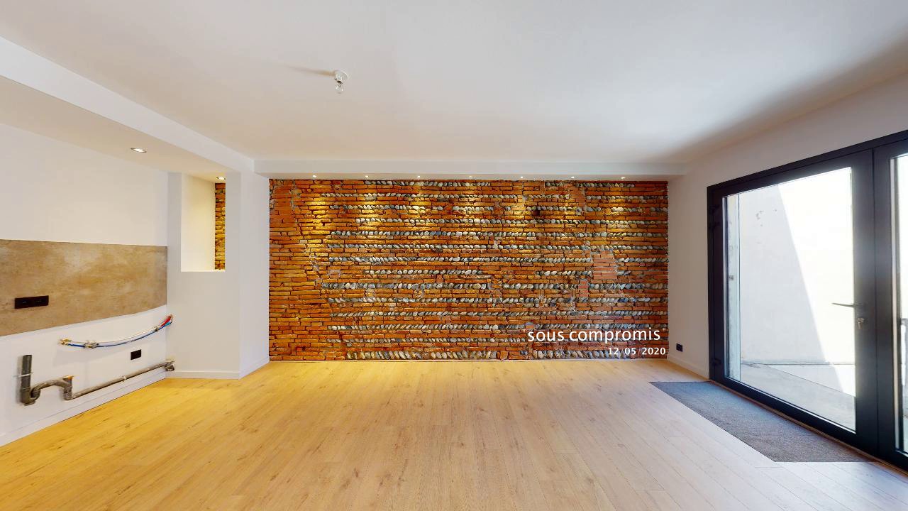 Moderne-Ancien-T2-Balcon-et-Cabanon-a-Patte-dOie-Urbanhouse360