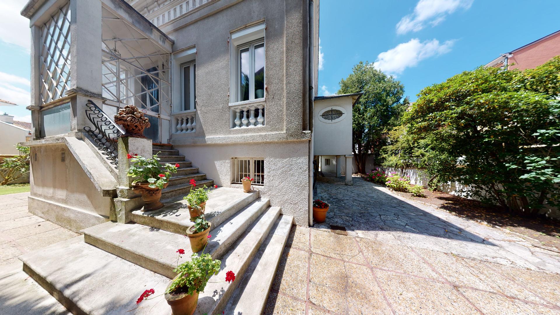 LA-COSTA-PAVADA-UrbanHouse360_101101