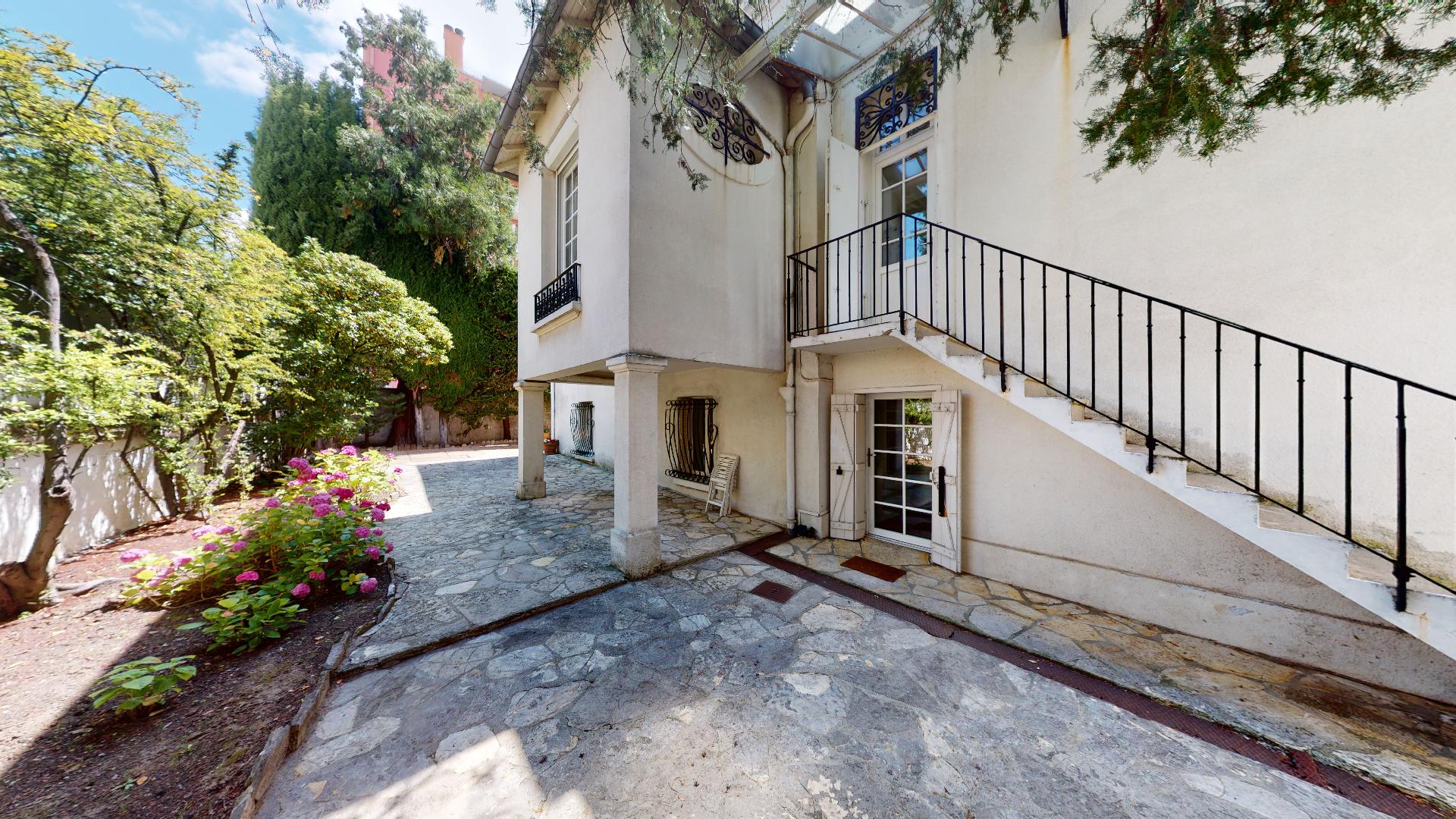 LA-COSTA-PAVADA-UrbanHouse360_101101