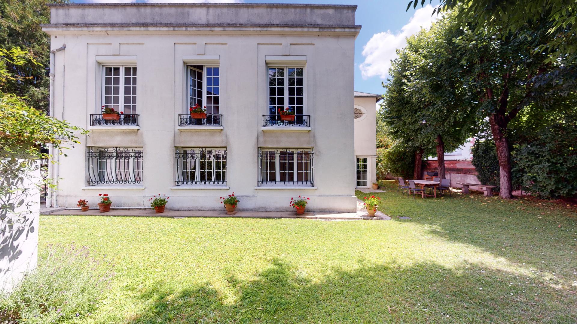 LA-COSTA-PAVADA-UrbanHouse360_101101