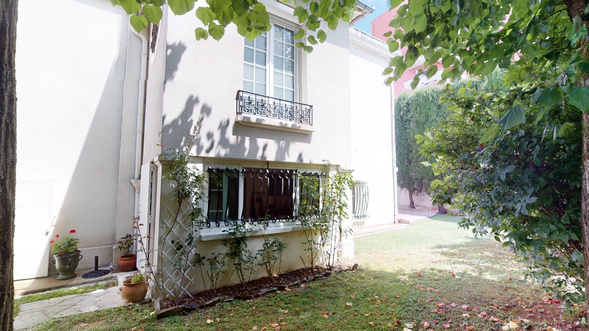 LA-COSTA-PAVADA-UrbanHouse360_101101