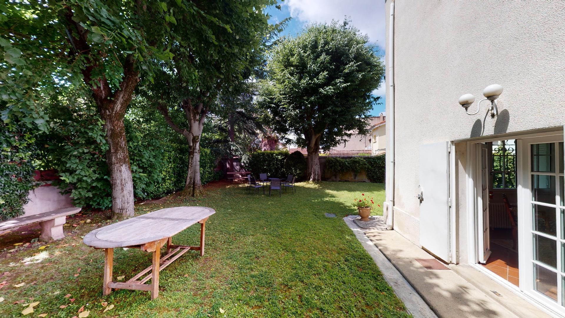 LA-COSTA-PAVADA-UrbanHouse360_101101LA-COSTA-PAVADA-UrbanHouse360_101101