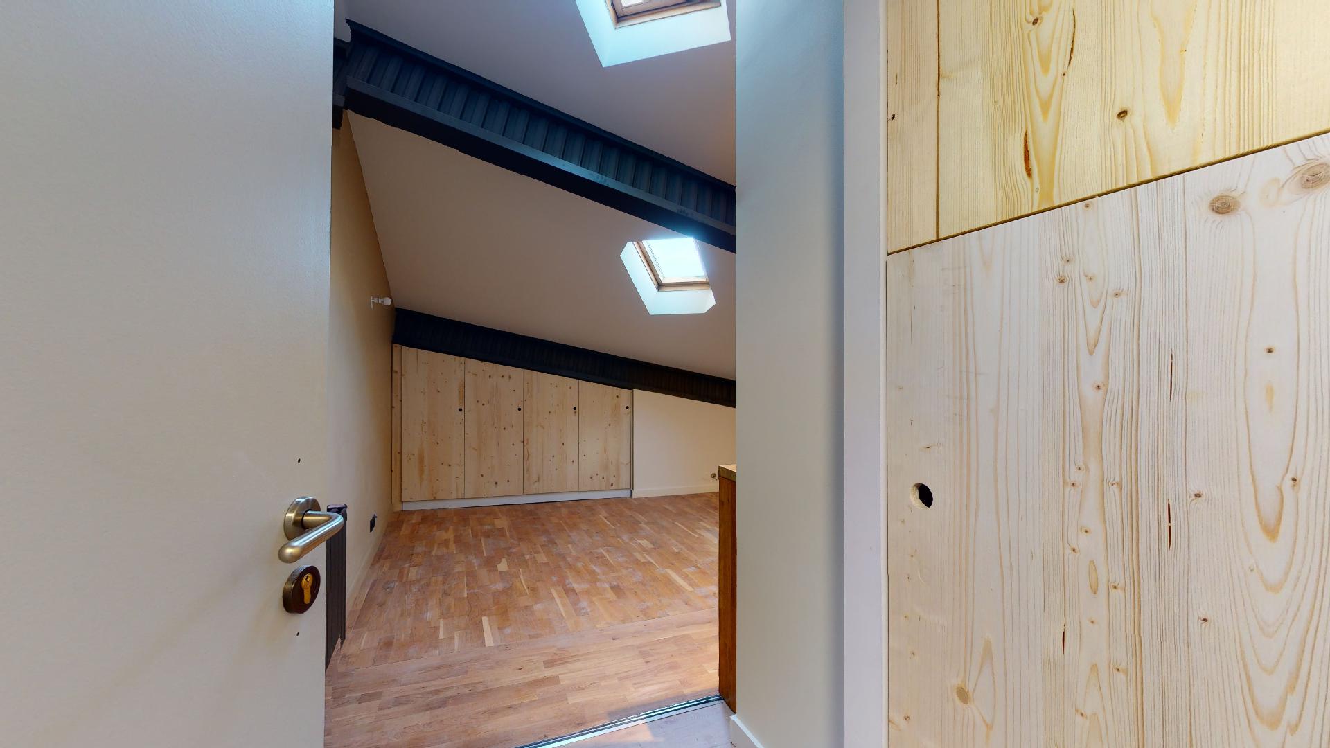 T1-PETIT-LOFT-INDUSTRIEL-Urbanhouse360