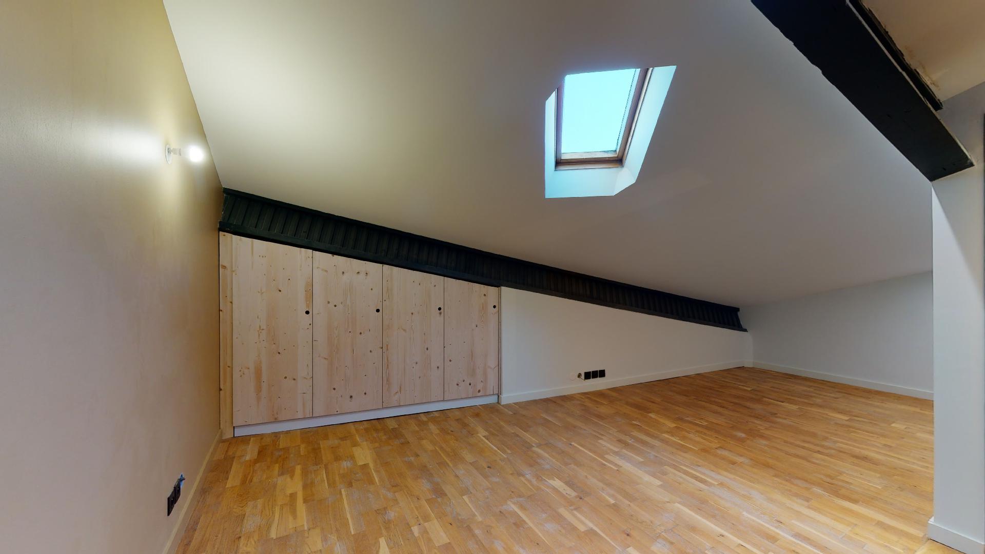 T1-PETIT-LOFT-INDUSTRIEL-Urbanhouse360