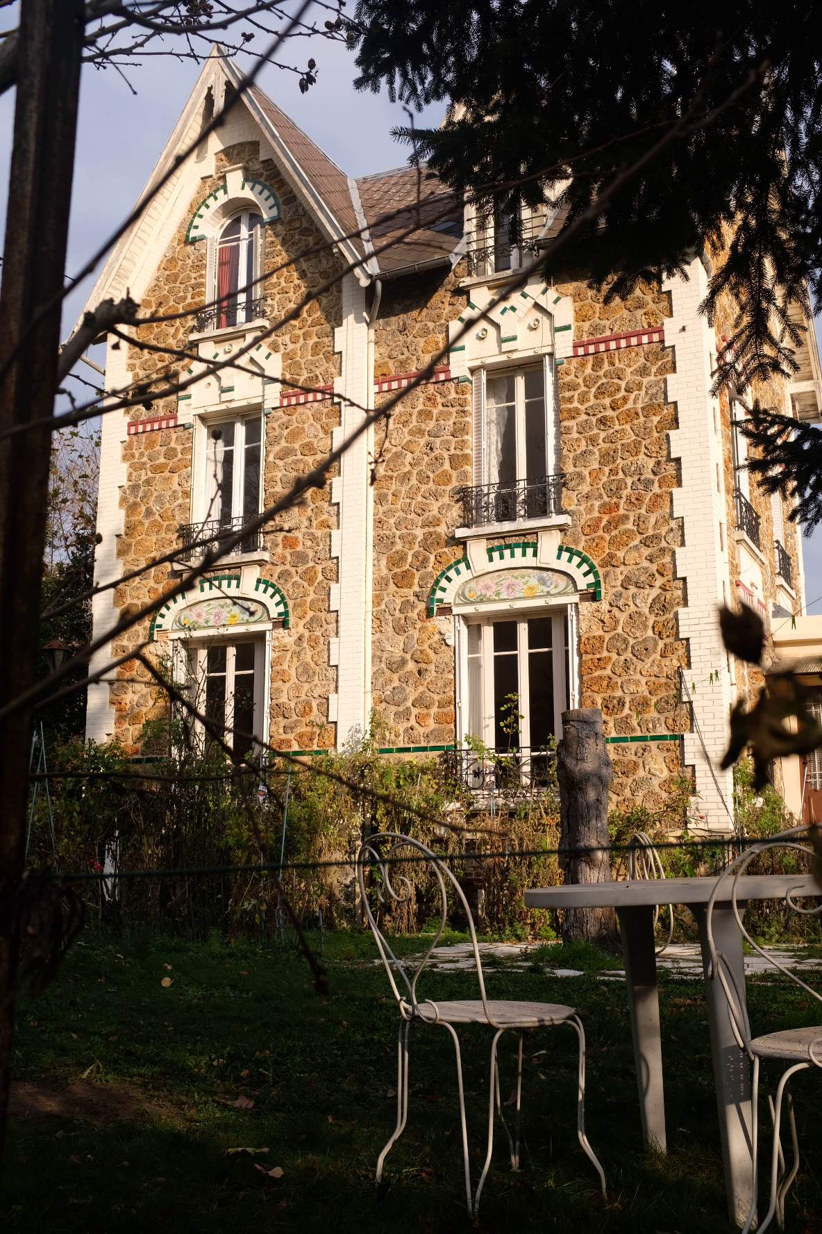 Urbanhouse360-La-Seine-Auberge-Rueilloise