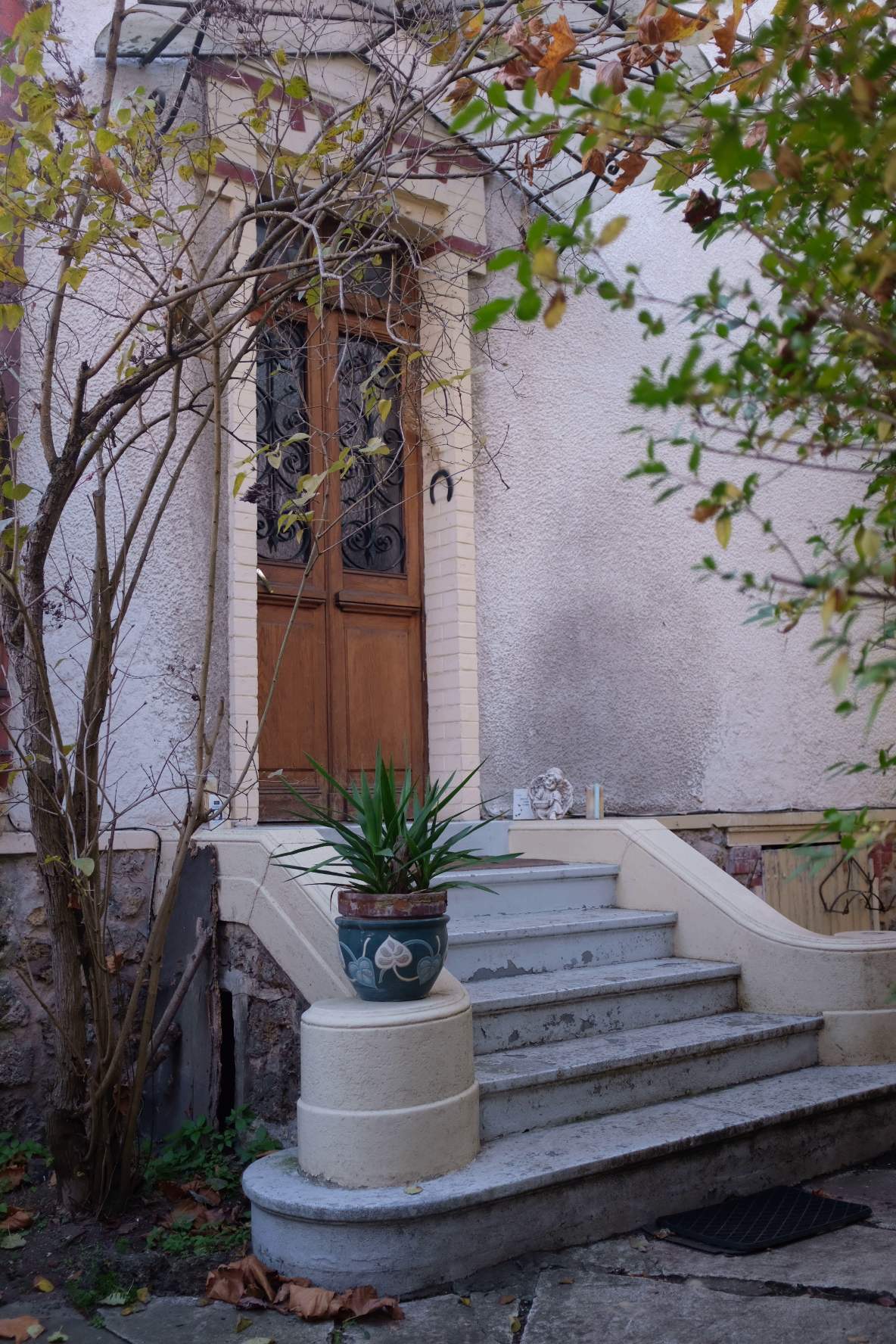 Urbanhouse360-La-Seine-Auberge-Rueilloise