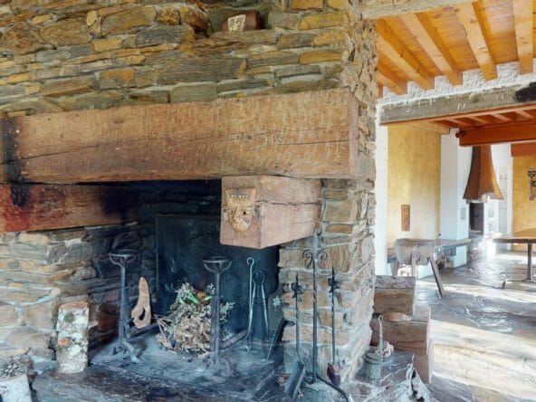 Le-Manoir-de-Plantaurel-cheminee