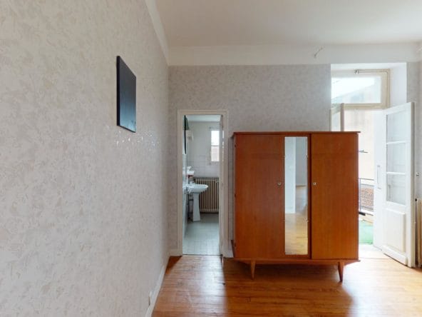 T3-Ville-Lumineuse-chambre1-facearmoire