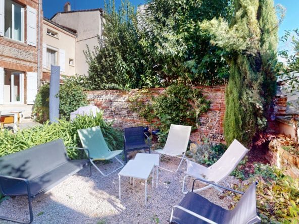 Elegance-LumiereGaronne-Entrance