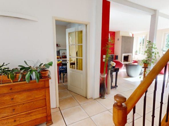 Elegance-LumiereGaronne-entreeescalier