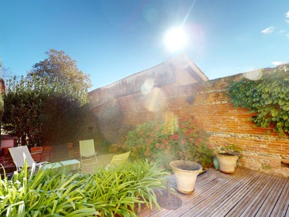 Elegance-LumiereGaronne-terrassegraviermur