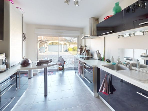 Maison-piscine-Castelginest-Kitchen 1