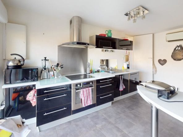 Maison-piscine-Castelginest-Kitchen