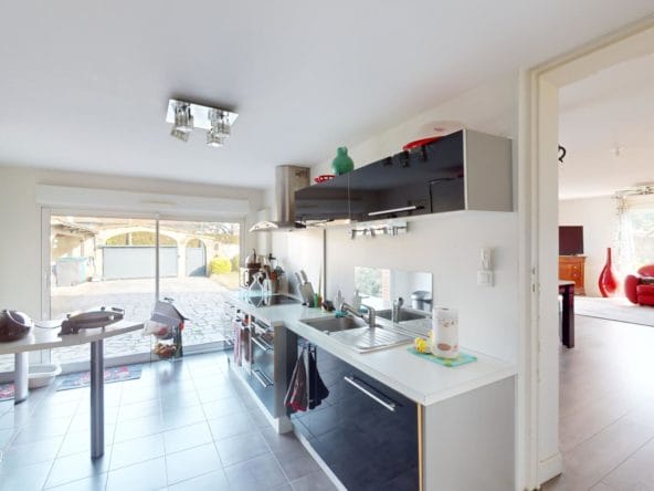 Maison-piscine-Castelginest-cuisine-350