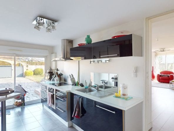 Maison-piscine-Castelginest-cuisinesejour3