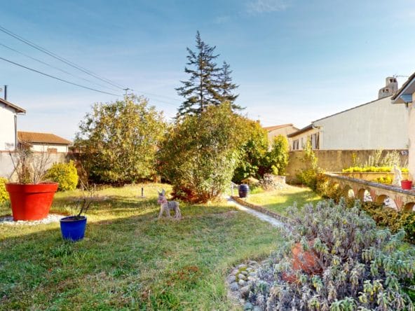 Maison-piscine-Castelginest-jardin-650