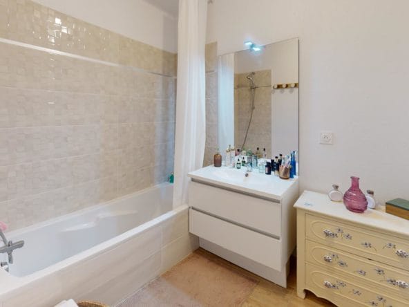 Villa-T4-neuve-Jardin-intime-Bathroom 1