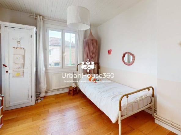 Des-Minimes-a-Flaubert-Bedroom 3