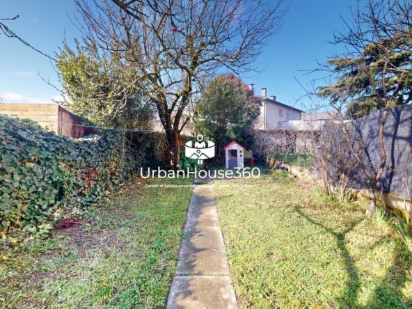 Des-Minimes-a-Flaubert-Staircase 1