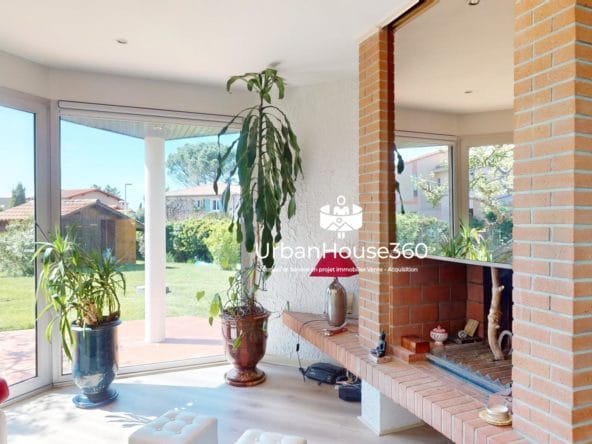 Lumineuse-Villa-cheminee