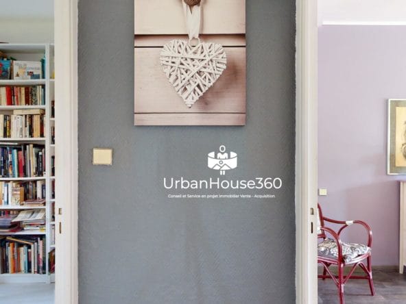 Lumineuse-Villa-couloirmurfond