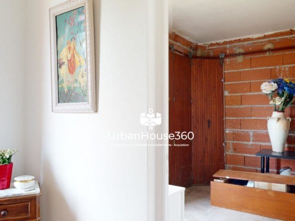 Lumineuse-Villa-entreegarage