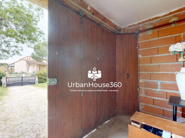 Lumineuse-Villa-garageout