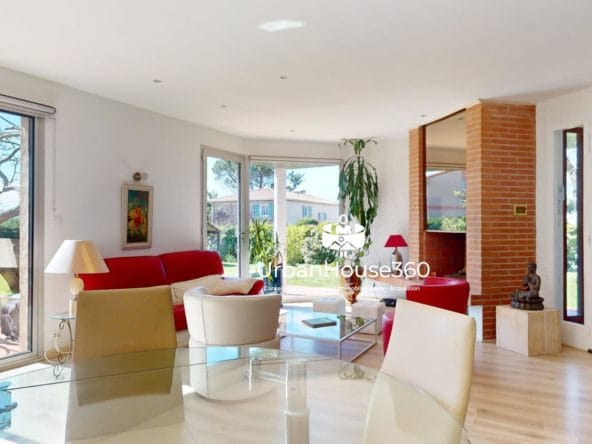 Lumineuse-Villa-sejour-desamsejour