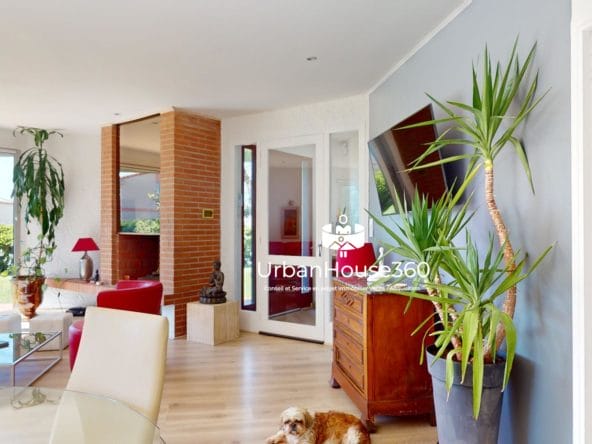 Lumineuse-Villa-sejourdecouloir