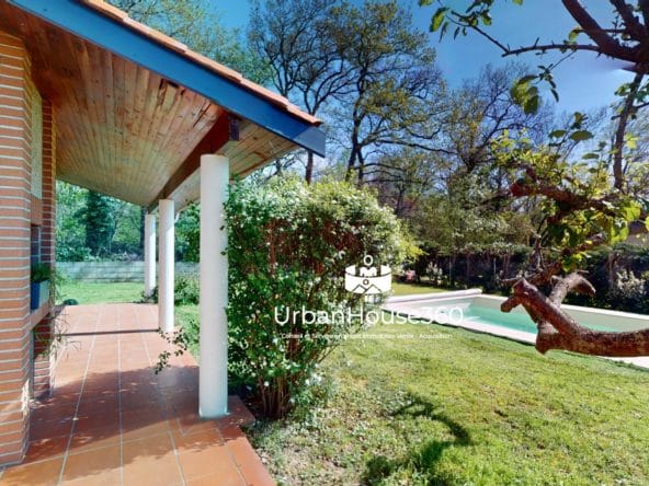 Lumineuse-Villa-terrasseprunus