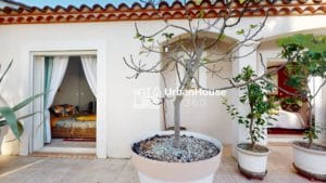 DOMAINE-LA-PINEDE-ch1out